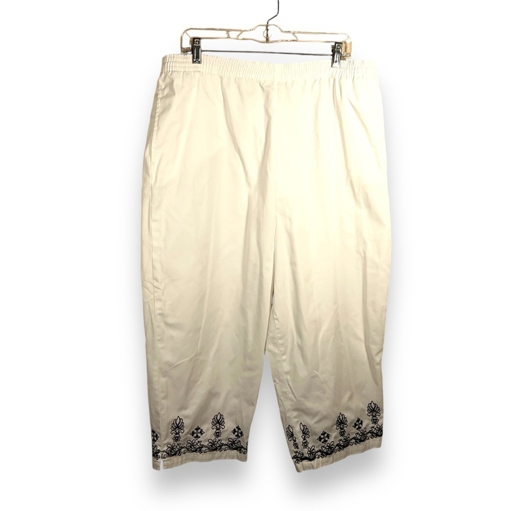 VINTAGE STUDIO WORKS WHITE BLACK EMBROIDERED CAPRI PANTS PULL ON